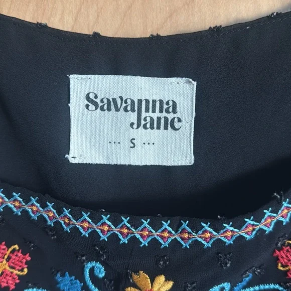 Savanna Jane Black Rose Floral Embroidered Crop Top - Picture 4 of 6